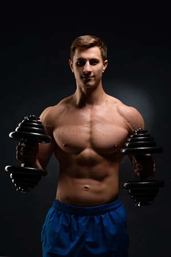 Starker Bodybuilder Mit Den Perfekten Deltamuskeln, Den Schultern ...