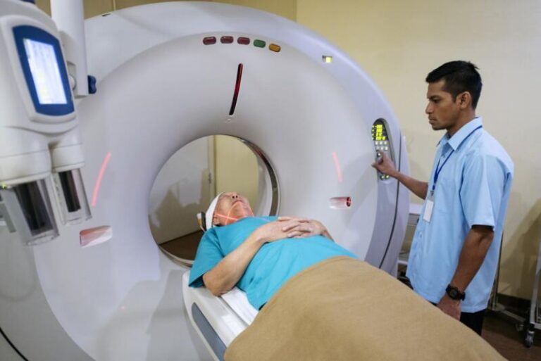 CT scan or CAT scan: How does it work?